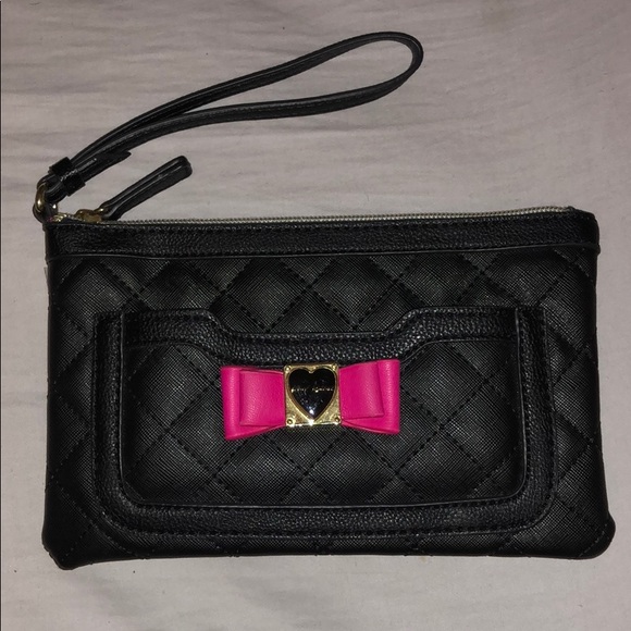 Betsey Johnson Handbags - NWOT Betsey Johnson Black Quilted Wristlet